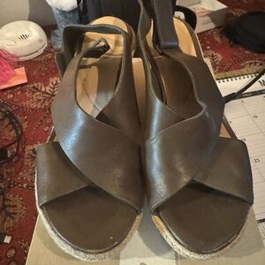 Clarks Size 7 Olive leather sandals